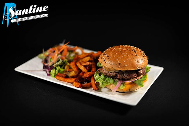 Burger, frites maison by Santine.